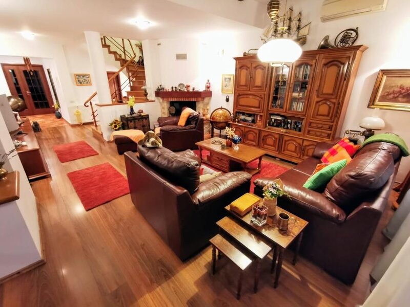 Damaroaia, Jiului, Izbiceni casa spatioasa si eleganta comision 0%
